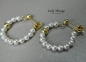 Preview: Perlen Creolen 925 Silber - Goldene Creolen mit Weißen Perlen - Zeitlos - Muschelkernperlen - Hoop Ohrringe - Personalisiert - Handmade