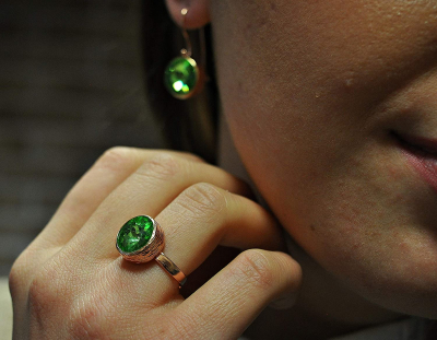 Grüner Ring aus rosévergoldetem Messing -rundförmig- Verstellbar