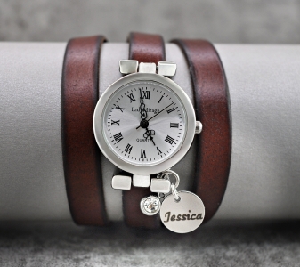 Personalisierte Damen Armbanduhr - Braun Echtleder Wickelarmband - Namensgravur Anhänger - Birthstone - Birthday gift for her - Unique Personalisierte Damen Armbanduhr - Braun Echtleder Wickelarmband - Namensgravur Anhänger - Birthstone - Birthday gift for her - Unique
