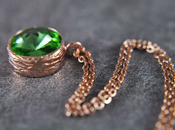 Green Necklace -Rose Gold Plated Brass -round shaped- Green Necklace -Rose Gold Plated Brass -round shaped-