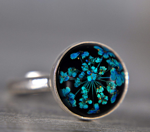 925 Sterling Silver - Ring with Real Flowers on Black Background