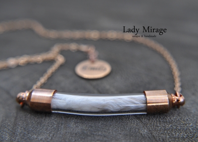 Preview: Personalisierte Feder Kette mit Glasanhänger und Gravur